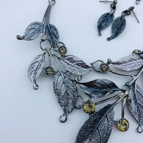 Statement Silver Tone Leaf Necklace & Earring Set - Picture 3 of 8